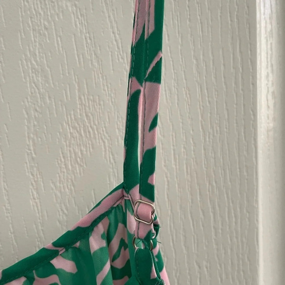 NWOT‎ Fun tiered green & pink dress, size large, unbranded, 100% polyester - Picture 4 of 5